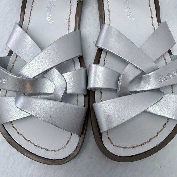 Salt Water Sandals The Original Silver Leather Kids Sandals Size 2 big girl - Picture 2 of 11